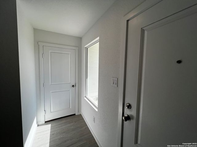 6933 Calcite Trail, Elmendorf, TX 78112