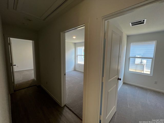6933 Calcite Trail, Elmendorf, TX 78112
