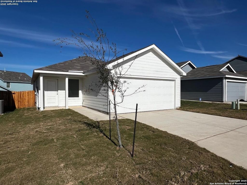 6933 Calcite Trail, Elmendorf, TX 78112