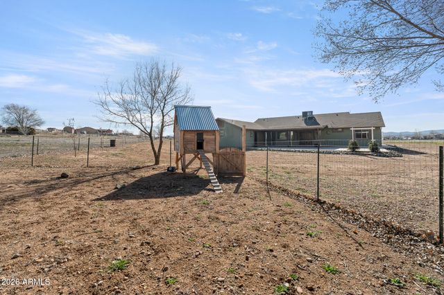 25820 N MERLOT Lane, Paulden, AZ 86334