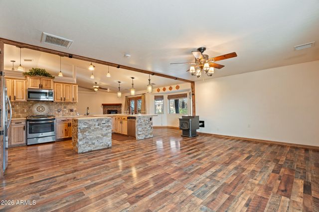 25820 N MERLOT Lane, Paulden, AZ 86334