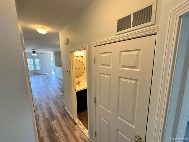 25520 Portico Lane, Novi, MI 48375