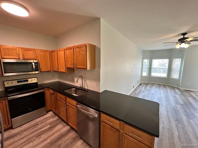 25520 Portico Lane, Novi, MI 48375