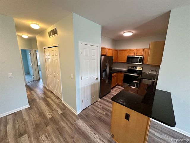 25520 Portico Lane, Novi, MI 48375