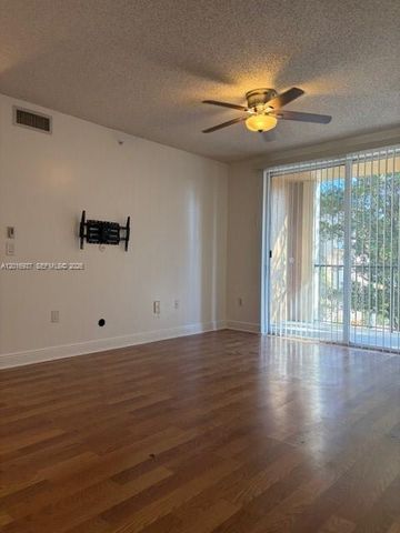 8000 N Nob Hill Rd 206, Tamarac, FL 33321