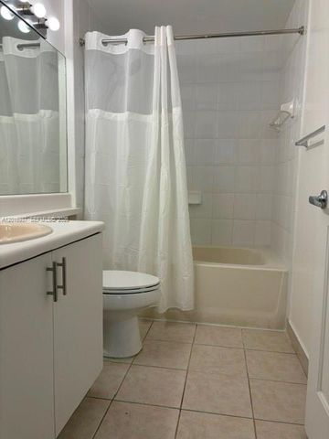 8000 N Nob Hill Rd 206, Tamarac, FL 33321