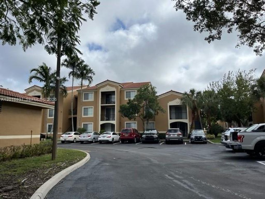 8000 N Nob Hill Rd 206, Tamarac, FL 33321