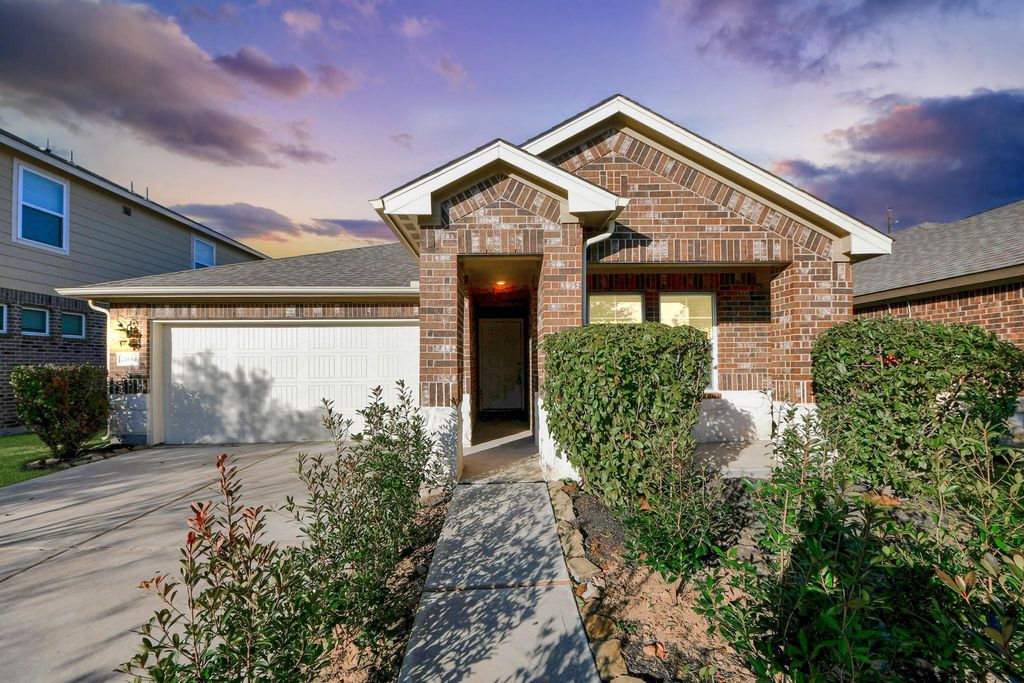 24654 Greenwood Bay Drive, Richmond, TX 77406