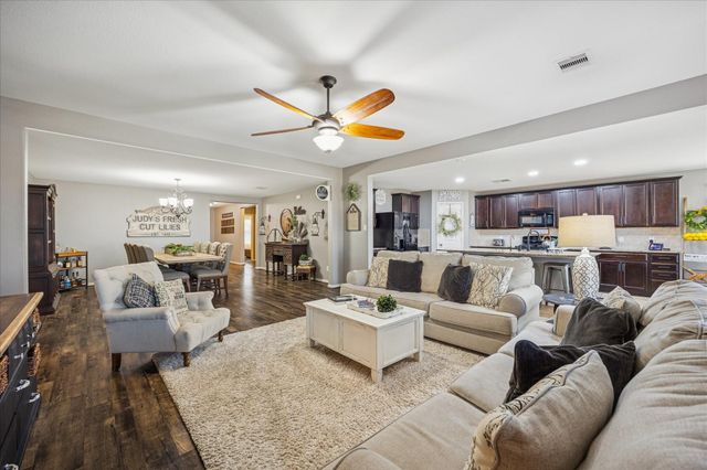 9710 Golden Cypress Drive, Rosharon, TX 77583