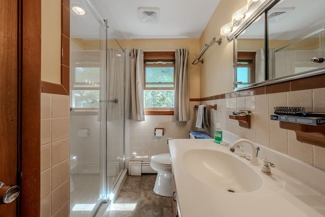 92 Parker St, Fitchburg, MA 01420