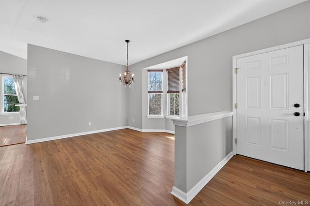 83 Barr Lane, Monroe, NY 10950