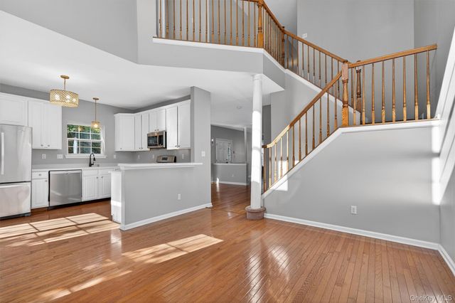 83 Barr Lane, Monroe, NY 10950