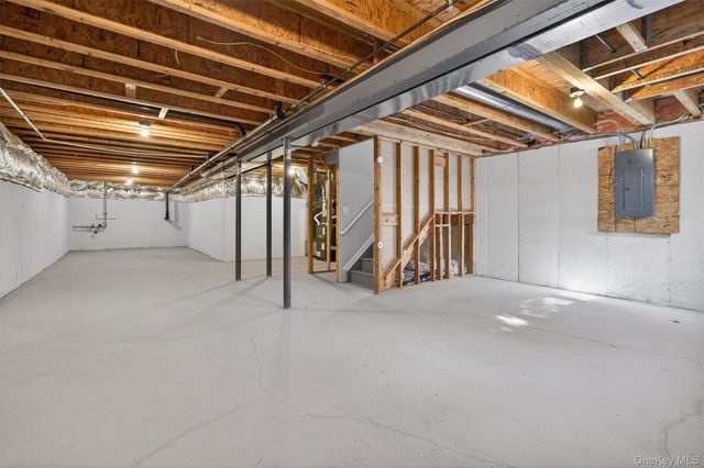 83 Barr Lane, Monroe, NY 10950