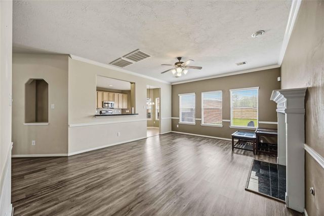 3821 Houston Lake Drive, Pearland, TX 77581