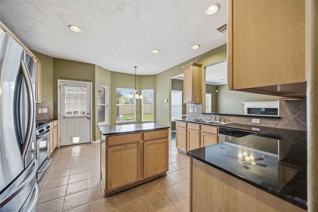 3821 Houston Lake Drive, Pearland, TX 77581