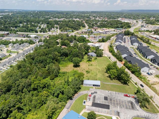 813 American Legion Dr, Festus, MO 63028