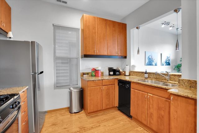 1618 W Blackhawk Street 1, Chicago, IL 60622