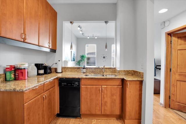 1618 W Blackhawk Street 1, Chicago, IL 60622