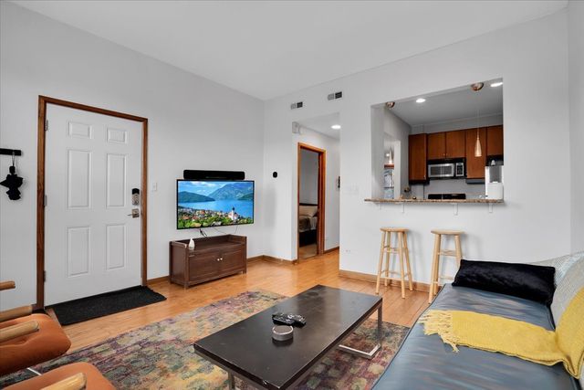1618 W Blackhawk Street 1, Chicago, IL 60622