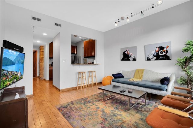 1618 W Blackhawk Street 1, Chicago, IL 60622