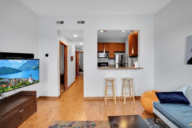 1618 W Blackhawk Street 1, Chicago, IL 60622