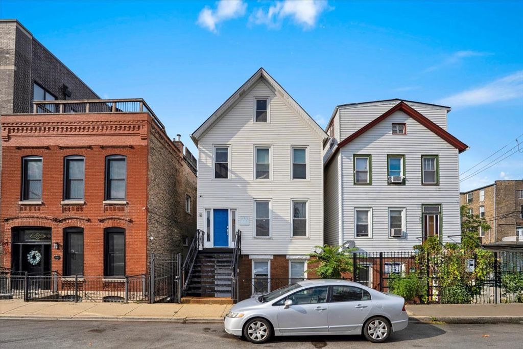 1618 W Blackhawk Street 1, Chicago, IL 60622
