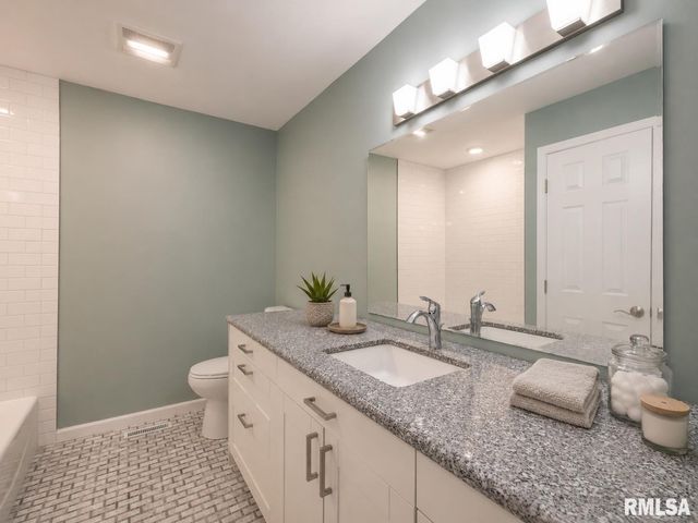6517 W LAMOINE Street, Peoria, IL 61604