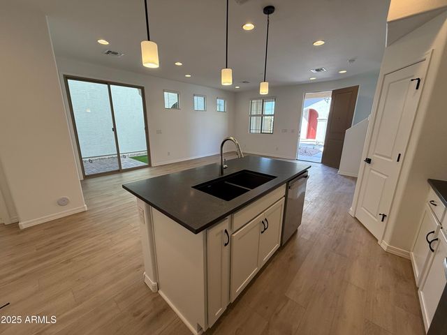 1223 W SPARROW Drive, San Tan Valley, AZ 85140