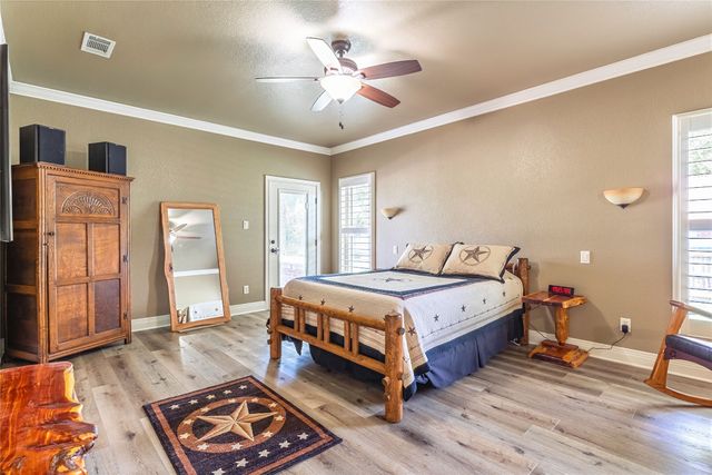 136 Oakwood Court, Lakeside, TX 76135