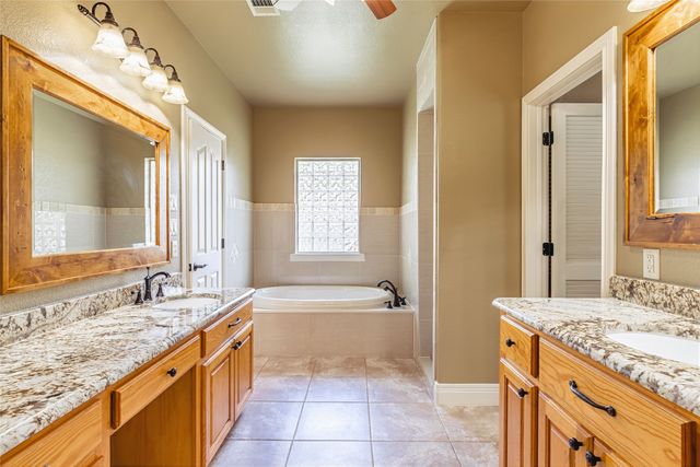 136 Oakwood Court, Lakeside, TX 76135