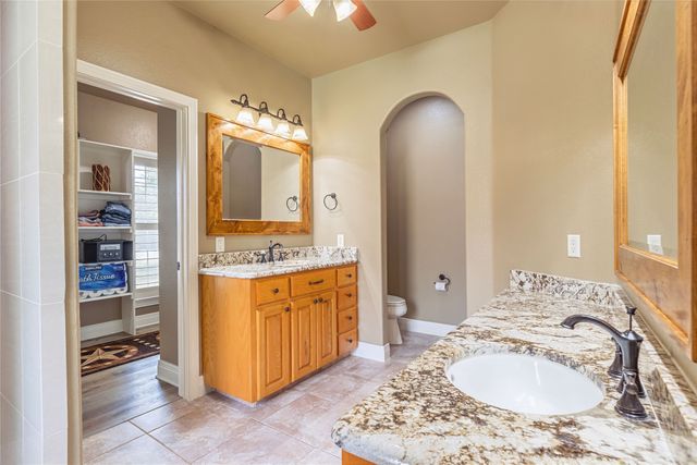 136 Oakwood Court, Lakeside, TX 76135