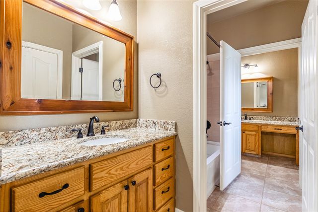 136 Oakwood Court, Lakeside, TX 76135