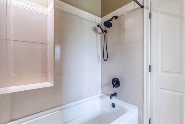 136 Oakwood Court, Lakeside, TX 76135