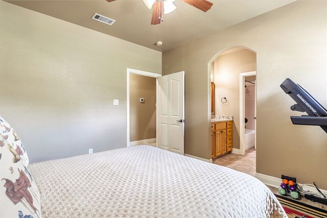 136 Oakwood Court, Lakeside, TX 76135