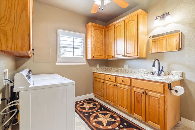 136 Oakwood Court, Lakeside, TX 76135