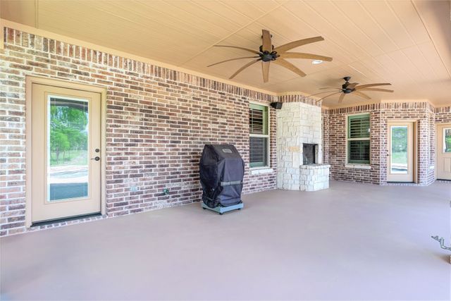 136 Oakwood Court, Lakeside, TX 76135