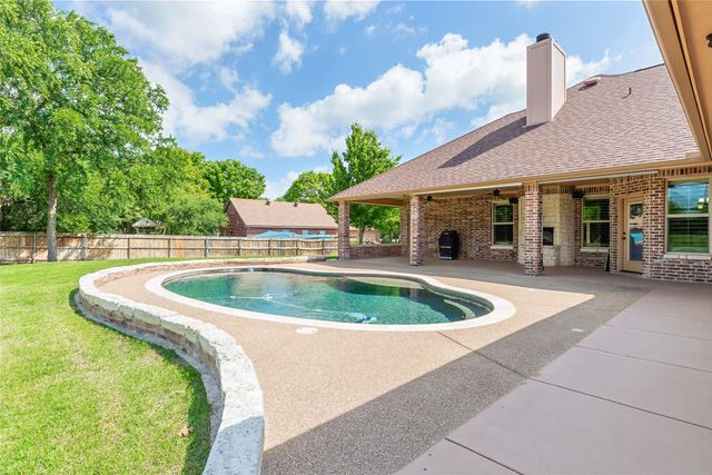 136 Oakwood Court, Lakeside, TX 76135
