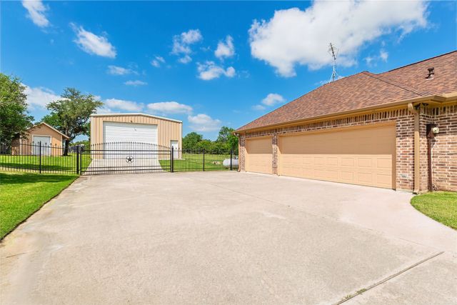 136 Oakwood Court, Lakeside, TX 76135