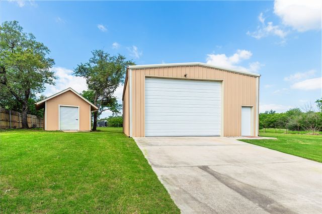 136 Oakwood Court, Lakeside, TX 76135