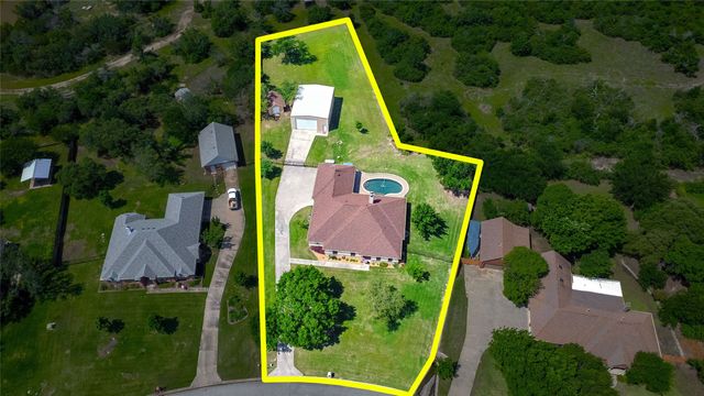 136 Oakwood Court, Lakeside, TX 76135