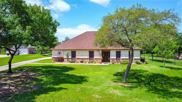 136 Oakwood Court, Lakeside, TX 76135