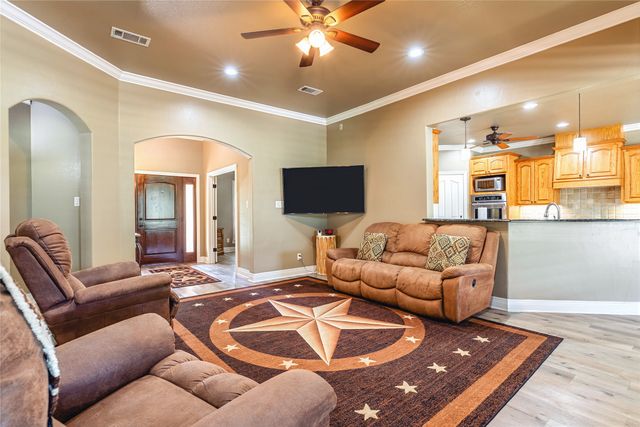 136 Oakwood Court, Lakeside, TX 76135