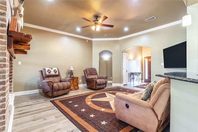 136 Oakwood Court, Lakeside, TX 76135