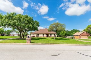 136 Oakwood Court, Lakeside, TX 76135