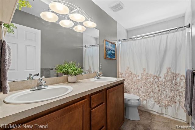 10288 Brunswick Drive, South Lyon, MI 48178