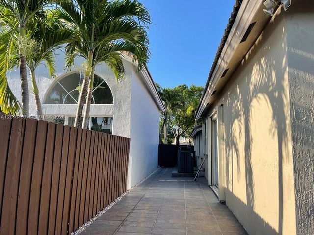 10933 NW 73 TE, Doral, FL 33178