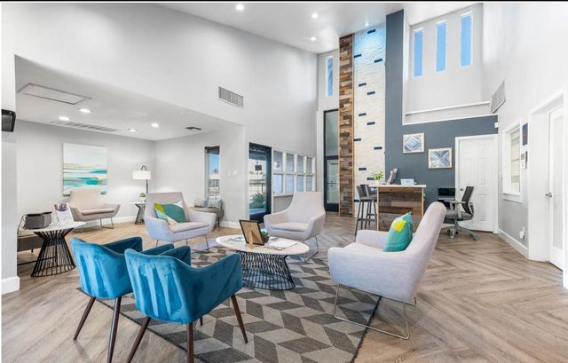 2025 W Indian School Road St, Phoenix, AZ 85015