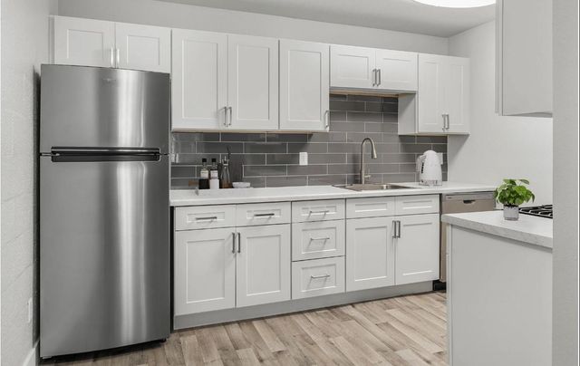 2025 W Indian School Road St, Phoenix, AZ 85015