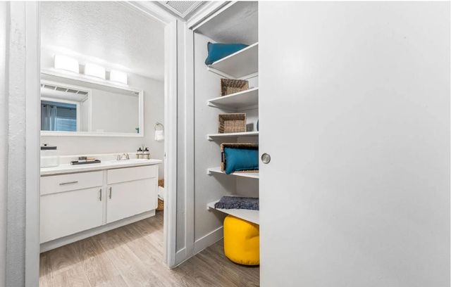 2025 W Indian School Road St, Phoenix, AZ 85015