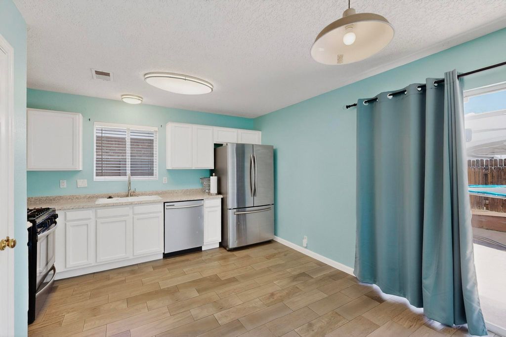 Image 10 of property listing at 1328 Blossom Wood Place NW, Albuquerque, NM 87120